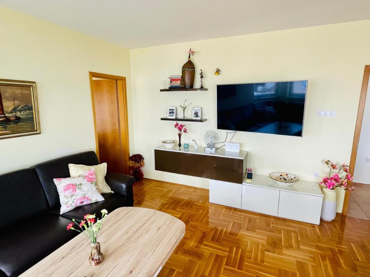 Apartment Mandarina Dugi Rat Buitenkant foto
